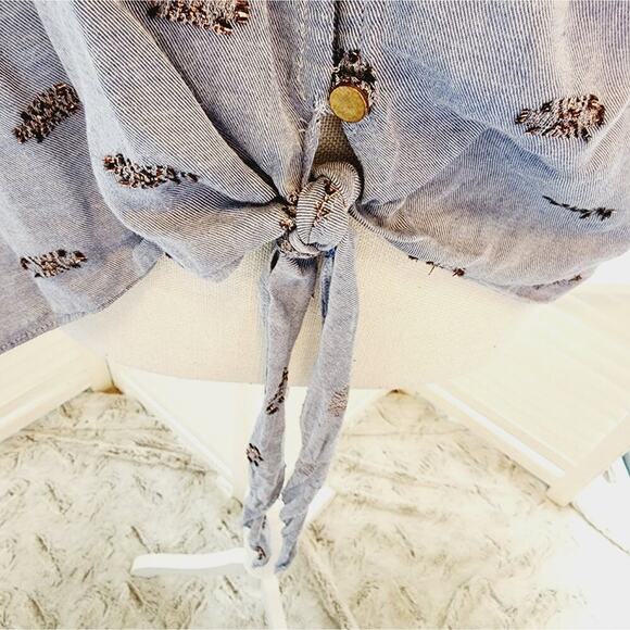 WAVERLY GREY METALLIC ACCENT PRINTED RUFFLE NECK SIZE LARGE - Picture 2 of 7